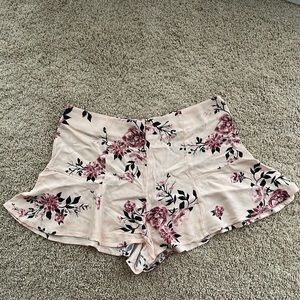 Kendall & Kylie shorts Size M